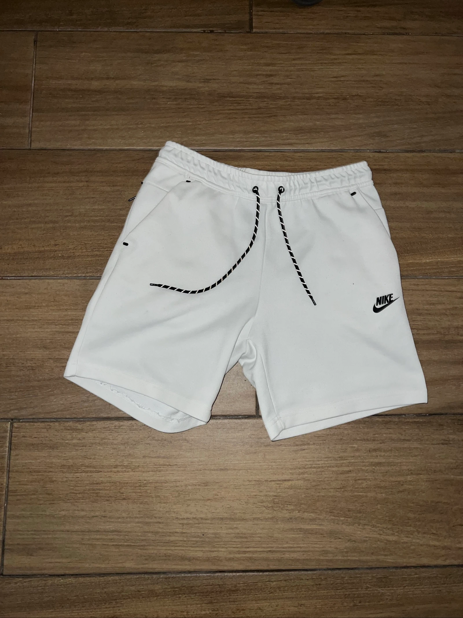 Pantalón Nike tech corto blanco talla S – photo 3
